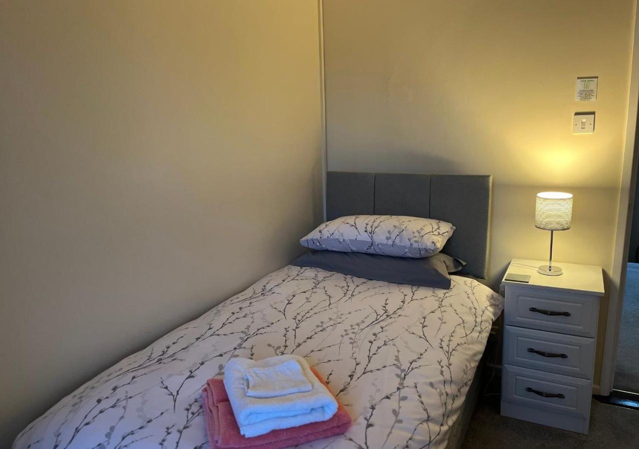 3 Bedroom Apartment, Ballymena, The Wee Stop Gap Eksteriør billede
